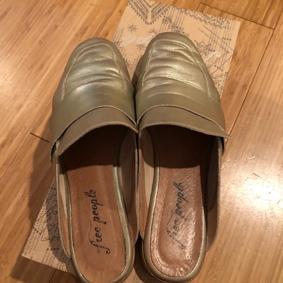 Free People slides . - Picture 4 of 6